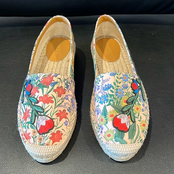 Gucci floral espadrilles NWOT Size 37 no box - Picture 1 of 7